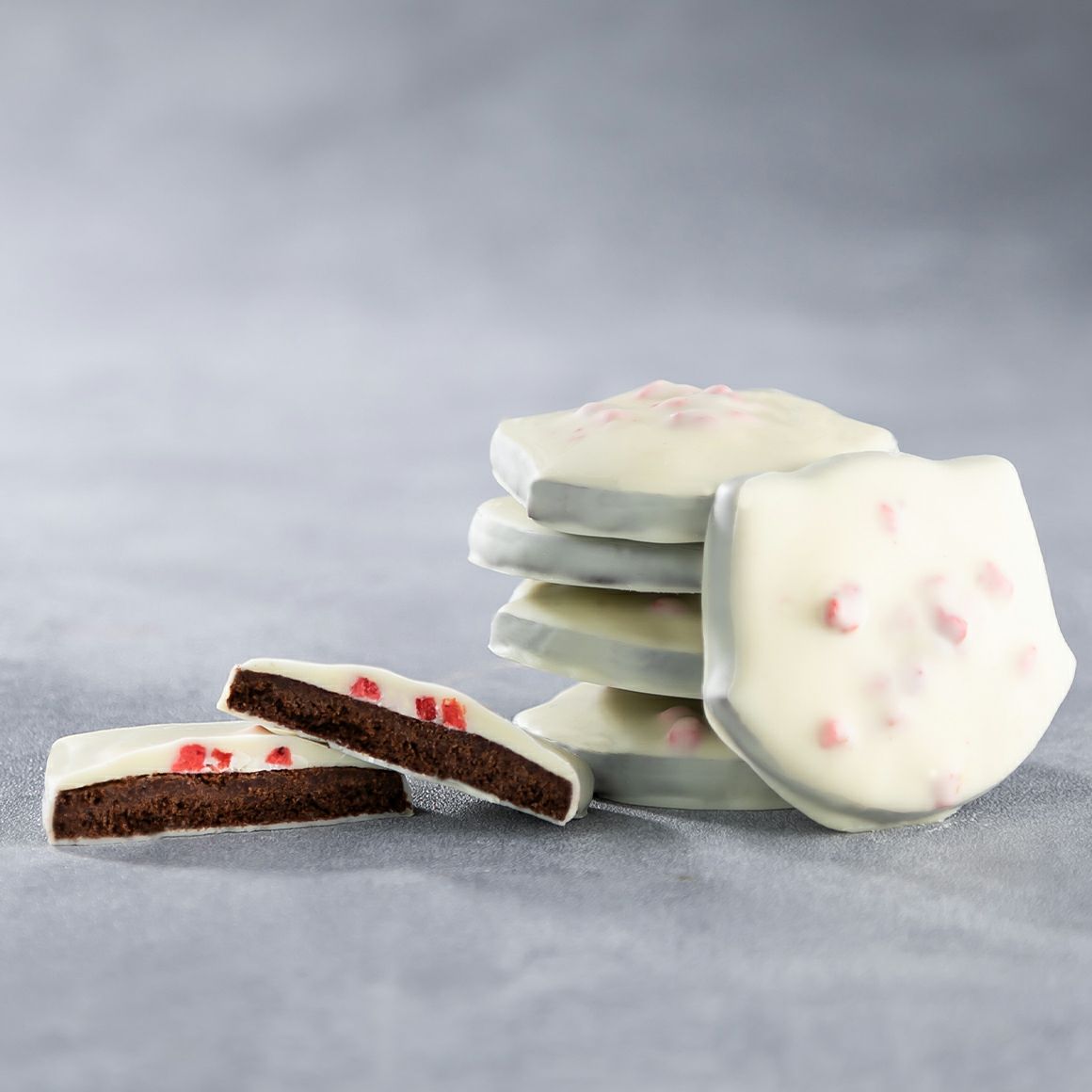 苺の牛乳ショコラサブレ断面